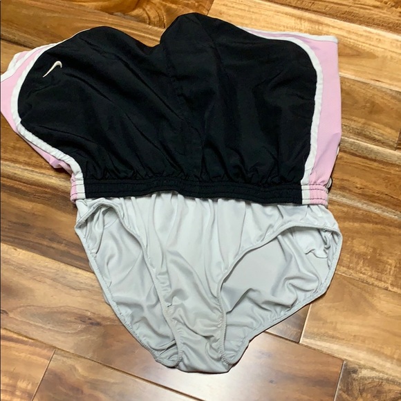 Nike running shorts - Picture 3 of 3